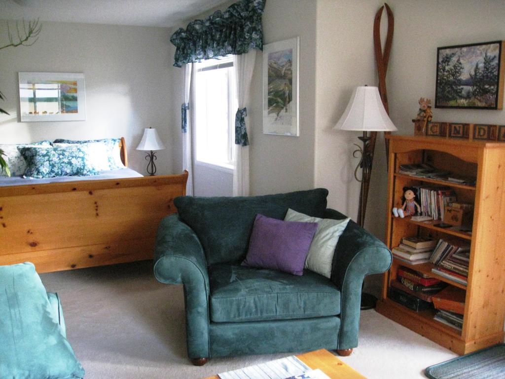 Avens Renaissance B&B Canmore Szoba fotó
